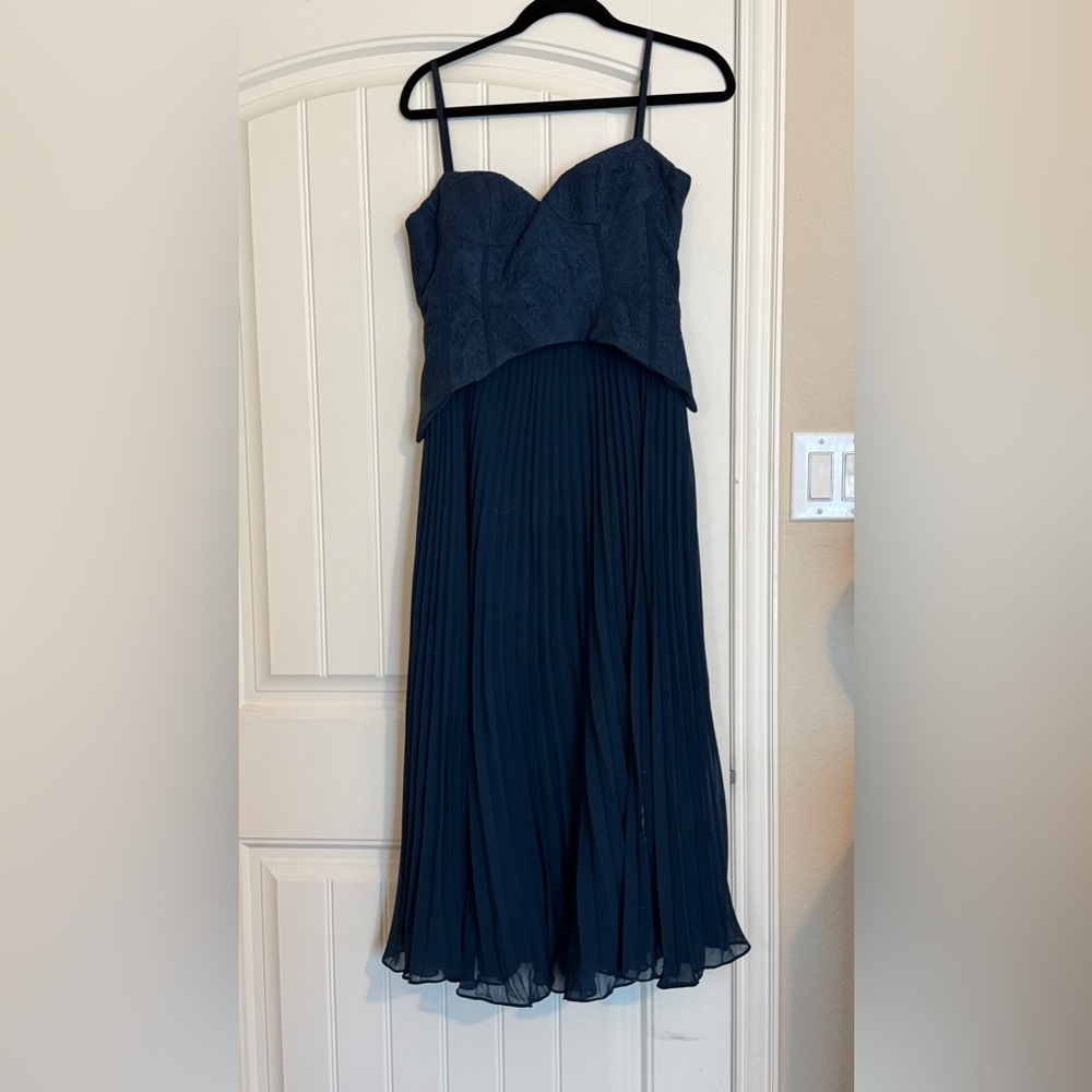 Beautiful azazie dress. Hemmed to about 5’1”.